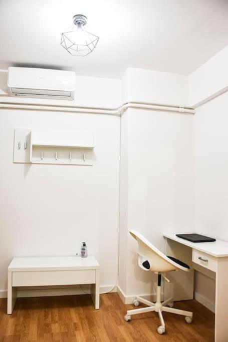 Newly Renovated-City Center Apartment Atenas Exterior foto