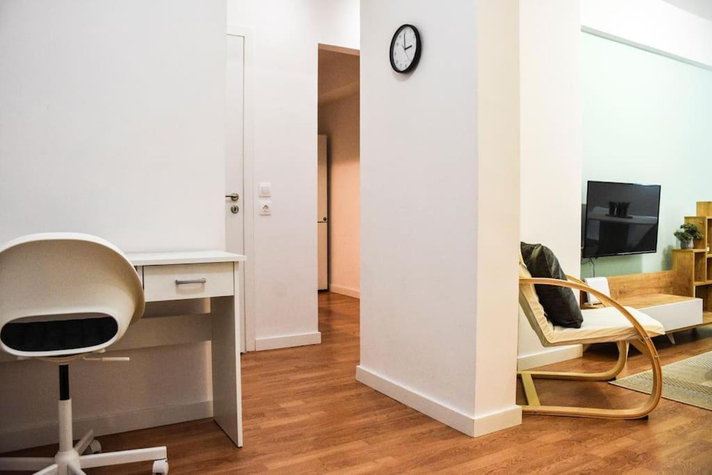 Newly Renovated-City Center Apartment Atenas Exterior foto