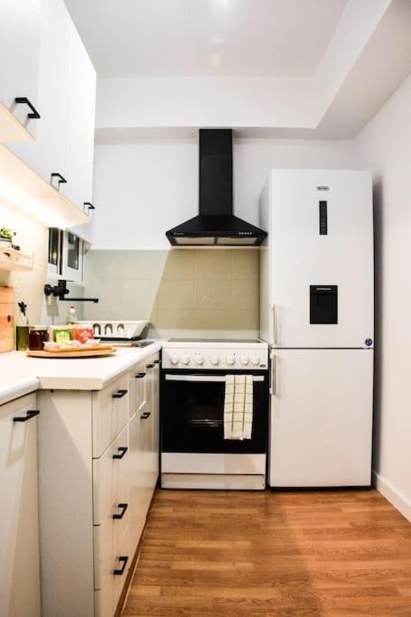 Newly Renovated-City Center Apartment Atenas Exterior foto